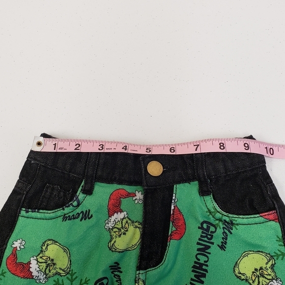 Grinch Girls Black Denim Shorts Merry Grinchmas Raw Edge Size Small - Picture 7 of 8